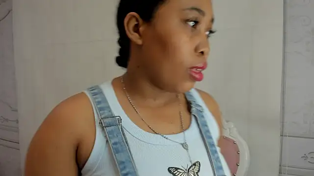 Snapshot of Leah_Sweetie chatting on March 8, 11:16 am Leah Sweetie online show from March 8, 11:16 am
