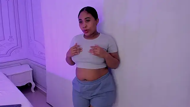 Snapshot of Leah_Sweetie chatting on March 19, 11:17 am Leah Sweetie online show from March 19, 11:17 am