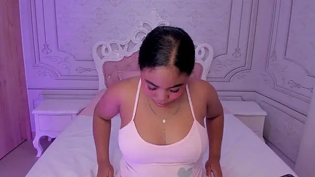 Snapshot of Leah_Sweetie chatting on March 20, 2:21 pm Leah Sweetie online show from March 20, 2:21 pm