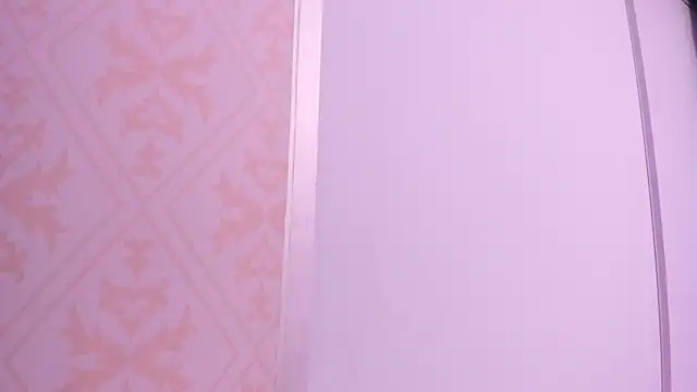 Snapshot of Leah_Sweetie chatting on September 23, 9:56 am Leah Sweetie online show from September 23, 9:56 am