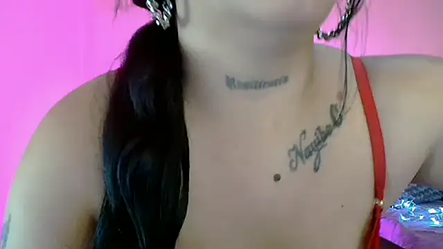 Snapshot of pocahonta89 chatting on March 2, 10:05 pm pocahonta89 online show from March 2, 10:05 pm