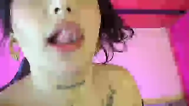 Snapshot of pocahonta89 chatting on March 3, 9:05 pm pocahonta89 online show from March 3, 9:05 pm