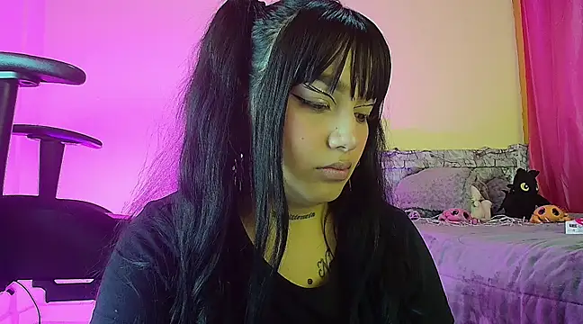 Snapshot of pocahonta89 chatting on March 4, 9:00 pm pocahonta89 online show from March 4, 9:00 pm