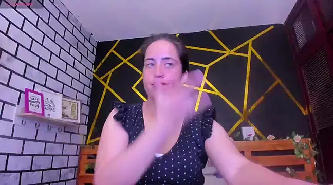 Snapshot of kathina_giraldo chatting on December 12, 1:39 pm kathina giraldo online show from December 12, 1:39 pm