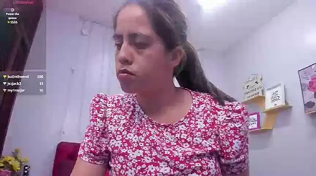 Snapshot of kathina_giraldo chatting on December 17, 6:53 pm kathina giraldo online show from December 17, 6:53 pm
