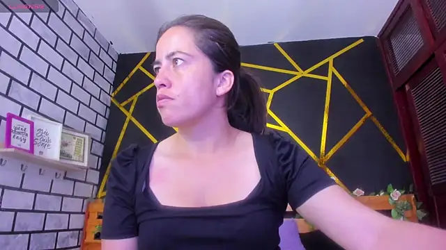 Snapshot of kathina_giraldo chatting on December 18, 12:51 pm kathina giraldo online show from December 18, 12:51 pm