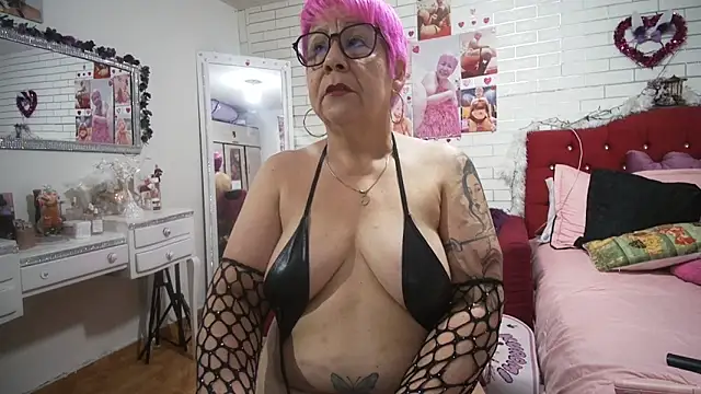 Snapshot of maturehot_65 chatting on November 25, 11:05 pm maturehot 65 online show from November 25, 11:05 pm