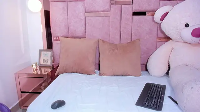 Snapshot of kaylin_jann chatting on October 31, 6:20 pm kaylin jann online show from October 31, 6:20 pm