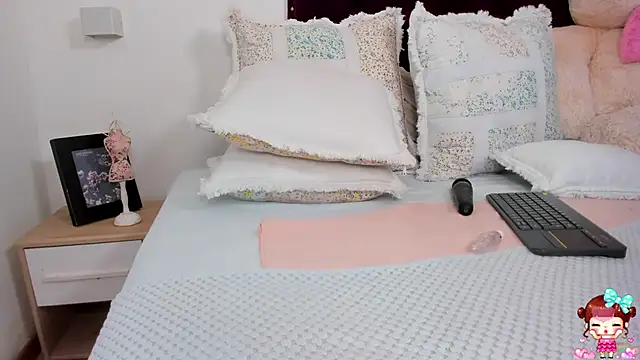 Snapshot of khloe_cutee chatting on December 11, 1:37 am khloe cutee online show from December 11, 1:37 am