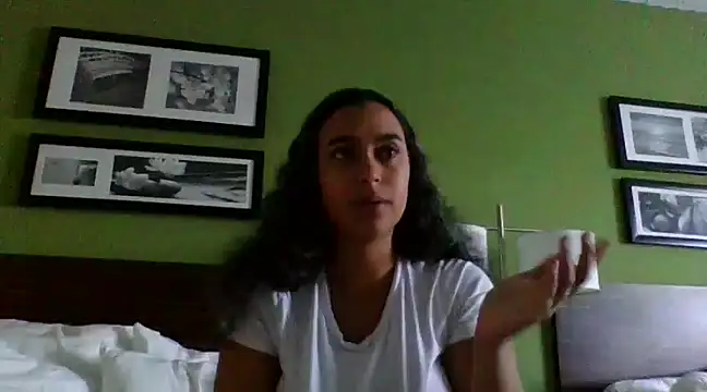 Snapshot of cinnaminnie chatting on January 8, 9:23 pm cinnaminnie online show from January 8, 9:23 pm