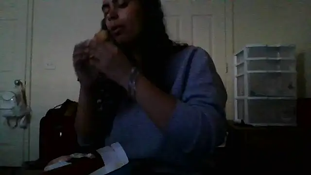 Snapshot of cinnaminnie chatting on January 17, 9:28 pm cinnaminnie online show from January 17, 9:28 pm