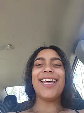 Snapshot of cinnaminnie chatting on March 1, 4:22 pm cinnaminnie online show from March 1, 4:22 pm