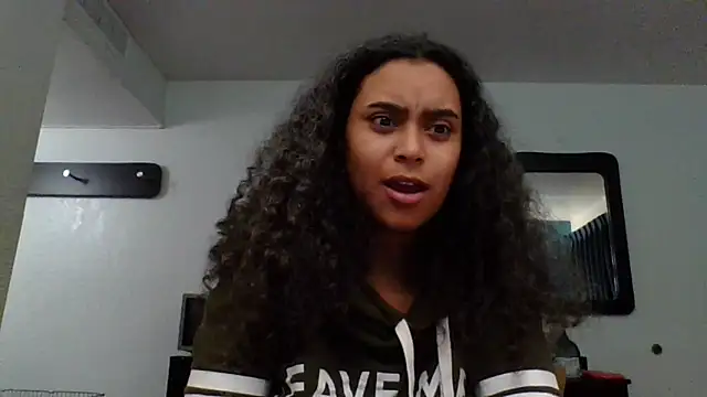 Snapshot of cinnaminnie chatting on March 2, 7:54 am cinnaminnie online show from March 2, 7:54 am