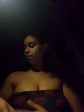 Snapshot of cinnaminnie chatting on March 4, 1:01 am cinnaminnie online show from March 4, 1:01 am