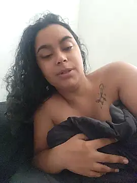 Snapshot of cinnaminnie chatting on December 15, 9:30 pm cinnaminnie online show from December 15, 9:30 pm