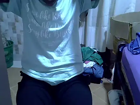 Snapshot of Just_Karu chatting on December 3, 12:14 pm Just Karu online show from December 3, 12:14 pm