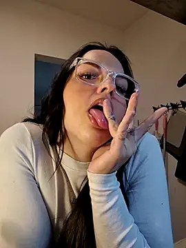 Jujuicy 97 online show from October 28, 8:00 pm