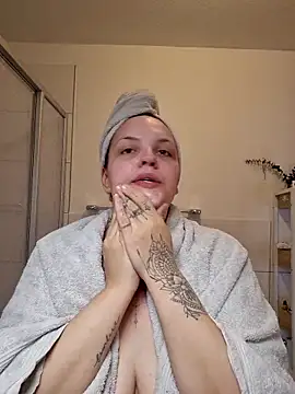 Jujuicy 97 online show from April 3, 9:18 am