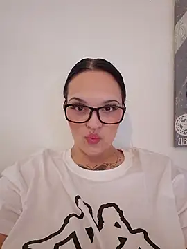 Jujuicy 97 online show from April 12, 7:24 am