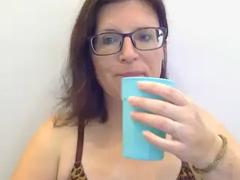 Snapshot of CrimsonMistress chatting on January 12, 12:39 am CrimsonMistress online show from January 12, 12:39 am