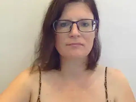 Snapshot of CrimsonMistress chatting on January 15, 3:11 am CrimsonMistress online show from January 15, 3:11 am