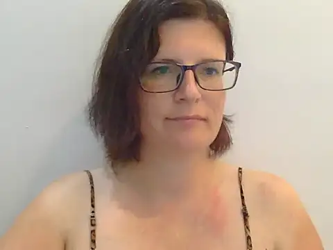 Snapshot of CrimsonMistress chatting on February 1, 3:30 am CrimsonMistress online show from February 1, 3:30 am