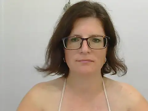 Snapshot of CrimsonMistress chatting on February 9, 3:11 am CrimsonMistress online show from February 9, 3:11 am