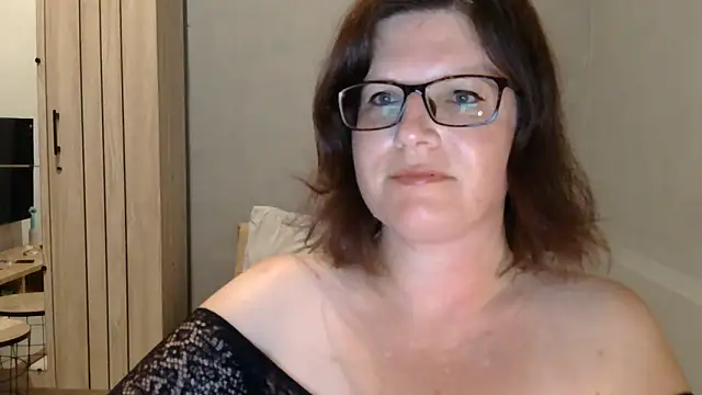 Snapshot of CrimsonMistress chatting on October 7, 10:07 pm CrimsonMistress online show from October 7, 10:07 pm