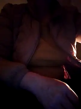 JasminePham online show from December 20, 11:47 pm