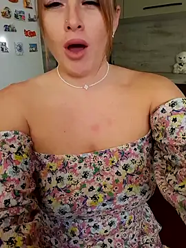 Cute Hot Alice online show from October 17, 9:28 pm