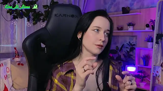 Snapshot of KiraLiLime chatting on February 1, 10:15 am KiraLiLime online show from February 1, 10:15 am