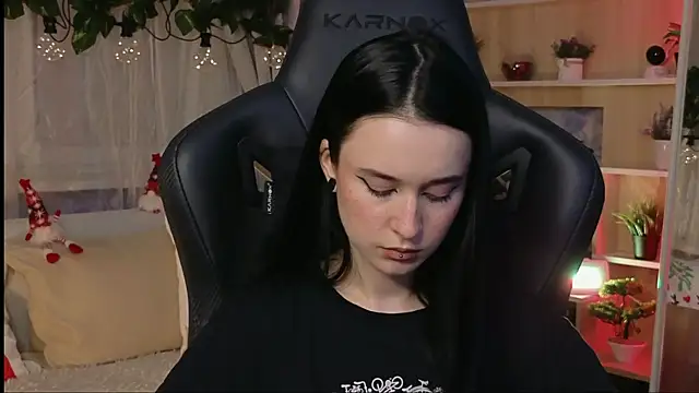 Snapshot of KiraLiLime chatting on February 6, 3:41 pm KiraLiLime online show from February 6, 3:41 pm