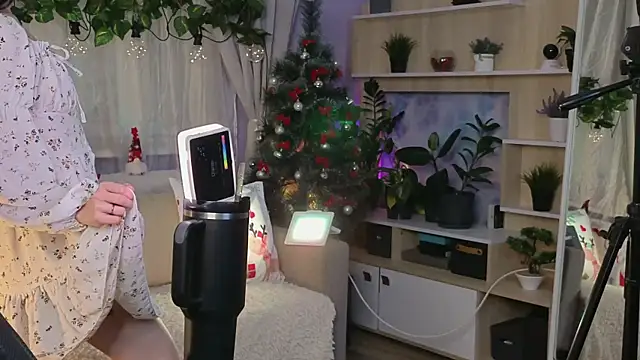 Snapshot of KiraLiLime chatting on February 11, 9:25 pm KiraLiLime online show from February 11, 9:25 pm