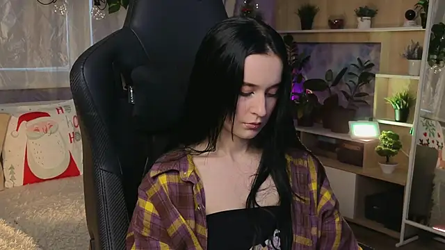 Snapshot of KiraLiLime chatting on February 14, 12:47 pm KiraLiLime online show from February 14, 12:47 pm