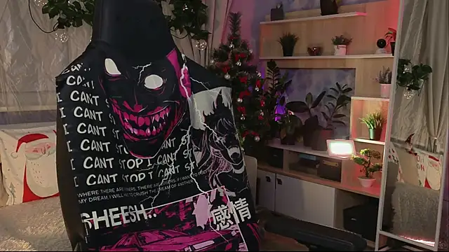 Snapshot of KiraLiLime chatting on February 21, 5:31 pm KiraLiLime online show from February 21, 5:31 pm