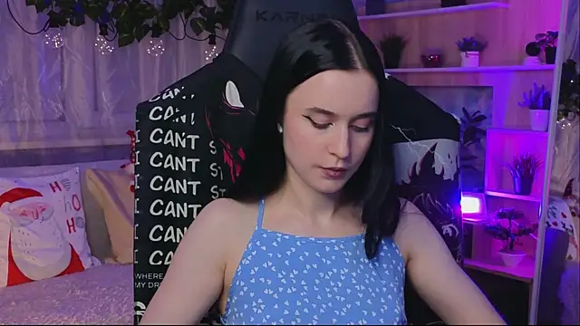 Snapshot of KiraLiLime chatting on March 1, 10:42 pm KiraLiLime online show from March 1, 10:42 pm