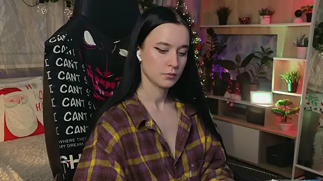 Snapshot of KiraLiLime chatting on March 4, 10:27 pm KiraLiLime online show from March 4, 10:27 pm