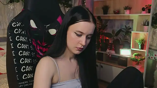 Snapshot of KiraLiLime chatting on March 6, 12:32 am KiraLiLime online show from March 6, 12:32 am