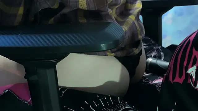 Snapshot of KiraLiLime chatting on March 14, 11:45 am KiraLiLime online show from March 14, 11:45 am