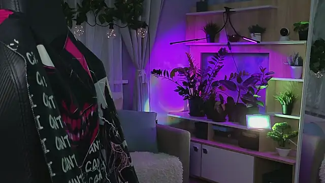 Snapshot of KiraLiLime chatting on March 19, 9:27 pm KiraLiLime online show from March 19, 9:27 pm