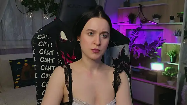 Snapshot of KiraLiLime chatting on March 21, 10:17 pm KiraLiLime online show from March 21, 10:17 pm