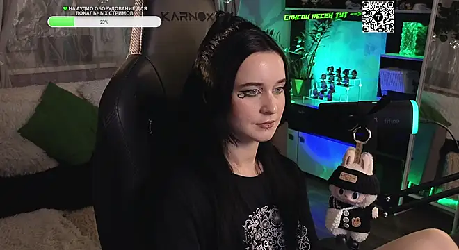 Snapshot of KiraLiLime chatting on October 15, 5:35 pm KiraLiLime online show from October 15, 5:35 pm