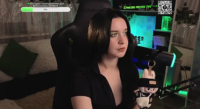 Snapshot of KiraLiLime chatting on October 17, 8:00 pm KiraLiLime online show from October 17, 8:00 pm