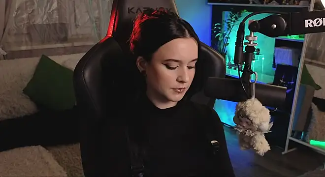 Snapshot of KiraLiLime chatting on November 28, 4:31 pm KiraLiLime online show from November 28, 4:31 pm