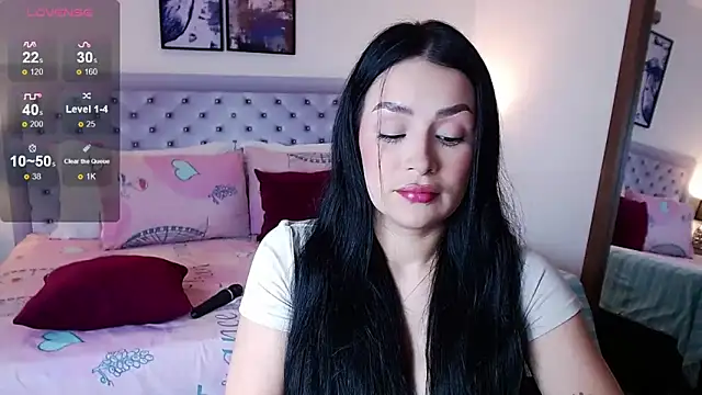 sarascottt online show from December 19, 5:29 pm