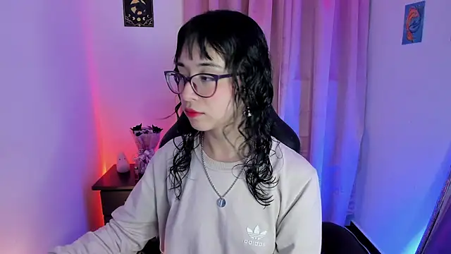 Snapshot of indra_cam chatting on October 27, 3:32 am indra cam online show from October 27, 3:32 am