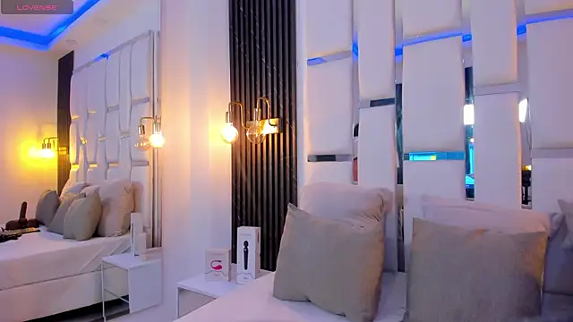 mia schwarz online show from October 3, 10:29 pm