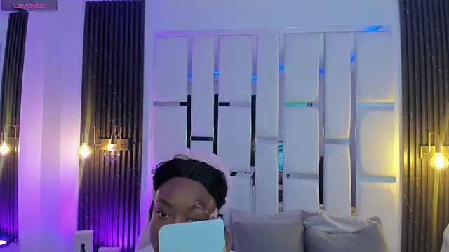 mia schwarz online show from December 2, 11:34 pm