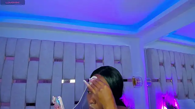 mia schwarz online show from March 2, 9:54 pm