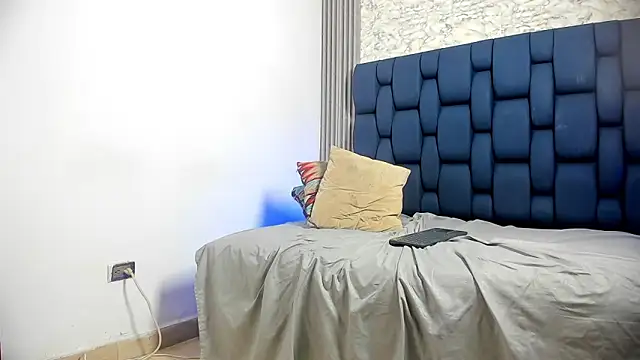 Snapshot of danielclarton1 chatting on February 12, 1:59 pm danielclarton1 online show from February 12, 1:59 pm
